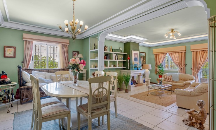 Resale - Villa -
Torrevieja - La Mata