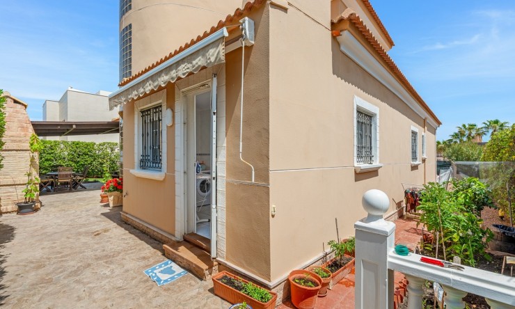 Resale - Villa -
Torrevieja - La Mata