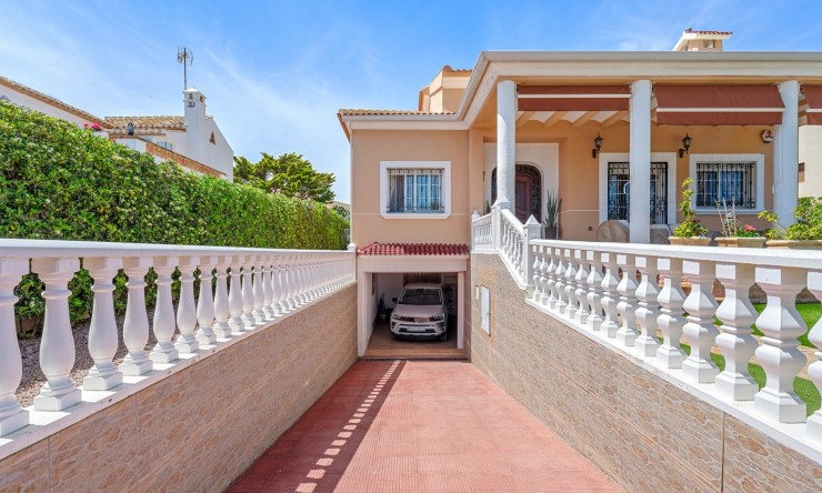 Resale - Villa -
Torrevieja - La Mata