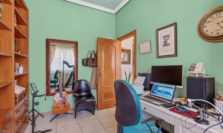 Resale - Villa -
Torrevieja - La Mata