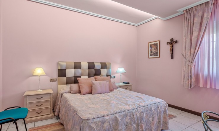 Resale - Villa -
Torrevieja - La Mata