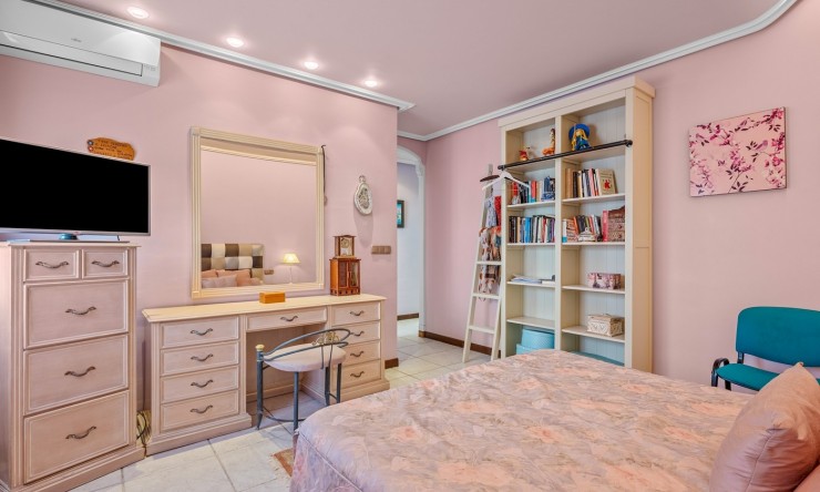 Resale - Villa -
Torrevieja - La Mata