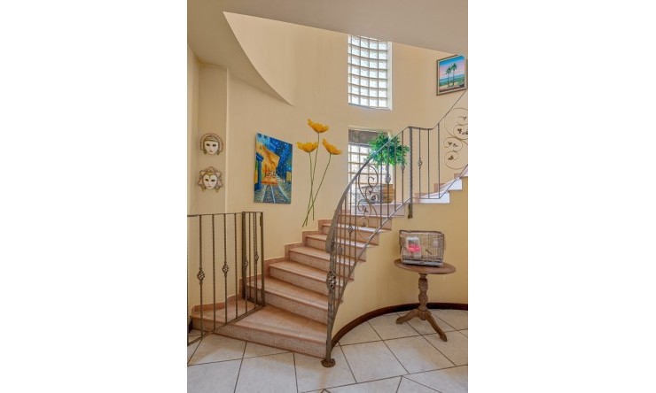 Resale - Villa -
Torrevieja - La Mata