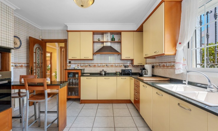 Resale - Villa -
Torrevieja - La Mata