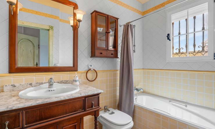 Resale - Villa -
Torrevieja - La Mata