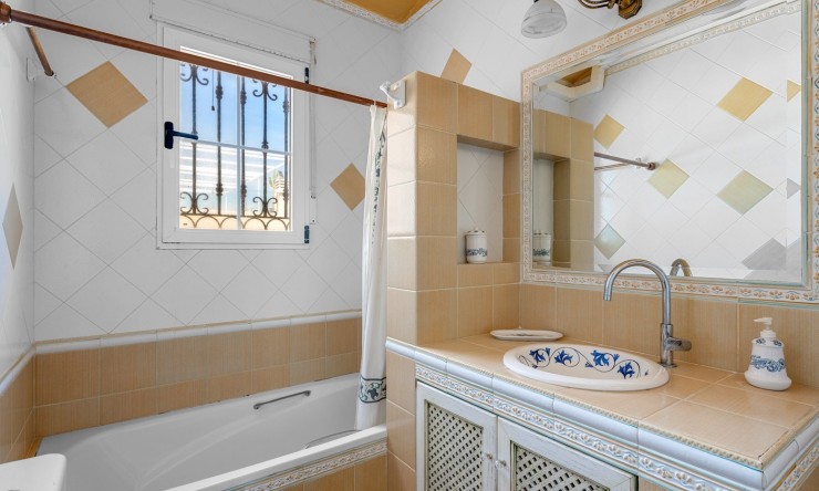 Resale - Villa -
Torrevieja - La Mata