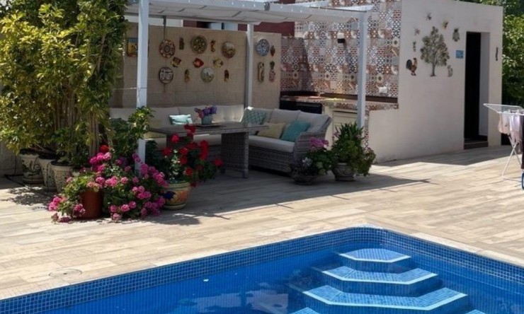 Resale - Villa -
Polop - Alberca de Polop