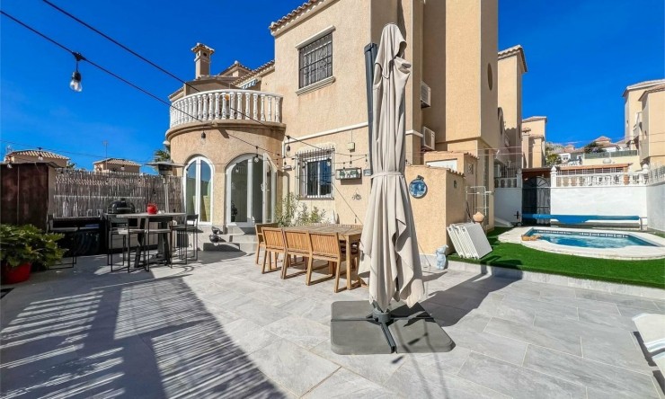Resale - Villa -
ORIHUELA COSTA - VILLAMARTÍN