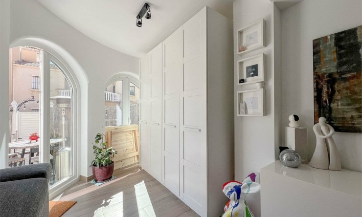 Resale - Villa -
ORIHUELA COSTA - VILLAMARTÍN