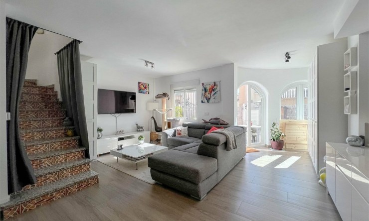 Resale - Villa -
ORIHUELA COSTA - VILLAMARTÍN