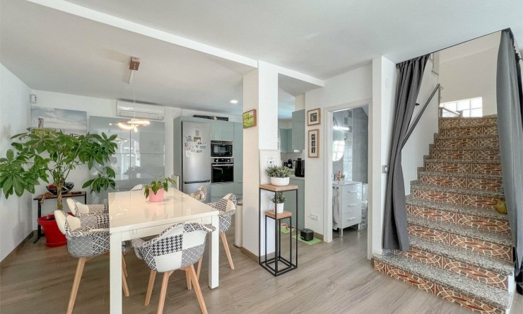 Resale - Villa -
ORIHUELA COSTA - VILLAMARTÍN