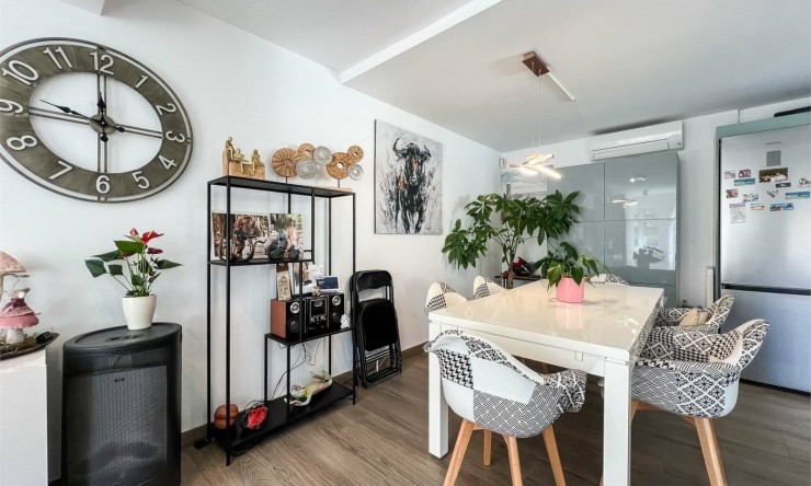 Resale - Villa -
ORIHUELA COSTA - VILLAMARTÍN