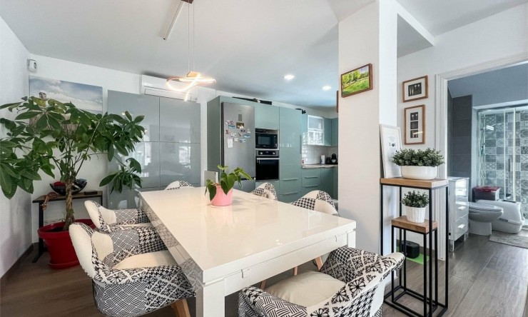 Resale - Villa -
ORIHUELA COSTA - VILLAMARTÍN