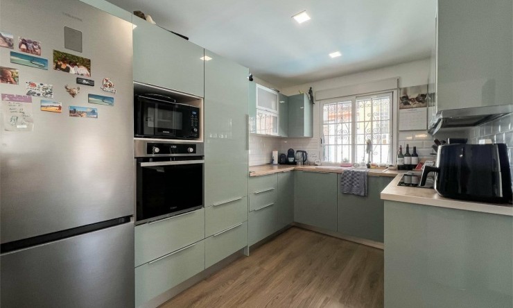 Resale - Villa -
ORIHUELA COSTA - VILLAMARTÍN