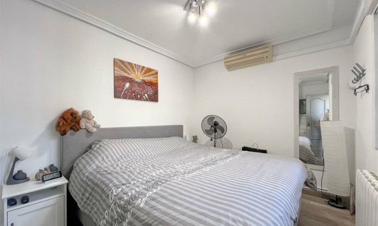 Resale - Villa -
ORIHUELA COSTA - VILLAMARTÍN
