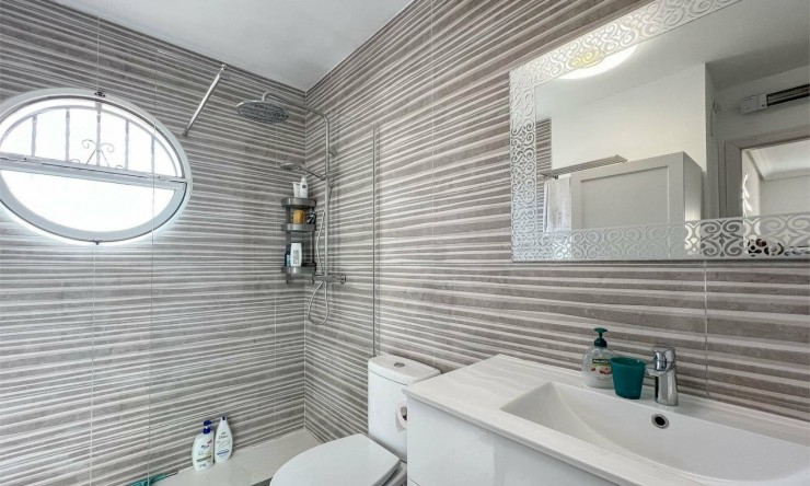 Resale - Villa -
ORIHUELA COSTA - VILLAMARTÍN