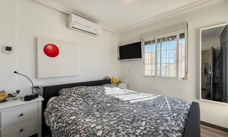 Resale - Villa -
ORIHUELA COSTA - VILLAMARTÍN