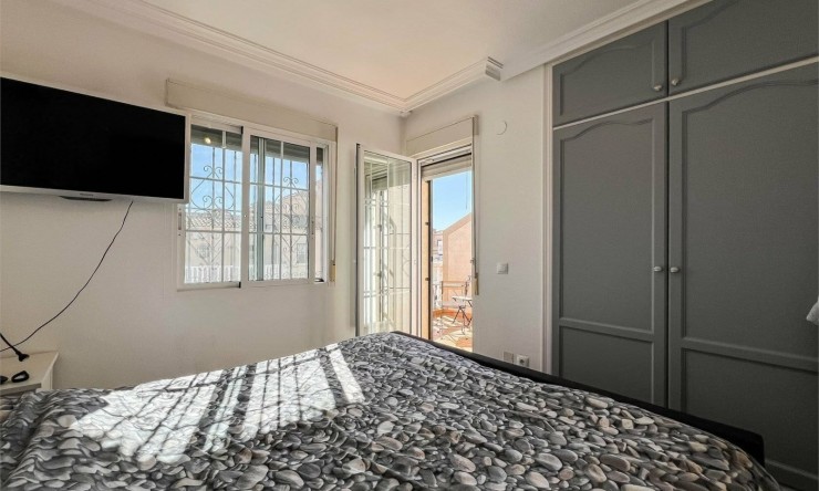 Resale - Villa -
ORIHUELA COSTA - VILLAMARTÍN