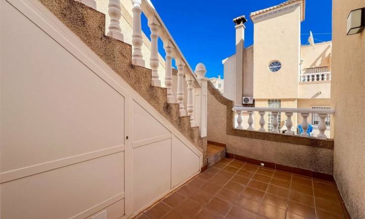 Resale - Villa -
ORIHUELA COSTA - VILLAMARTÍN