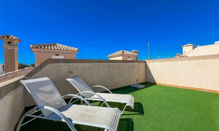 Resale - Villa -
ORIHUELA COSTA - VILLAMARTÍN