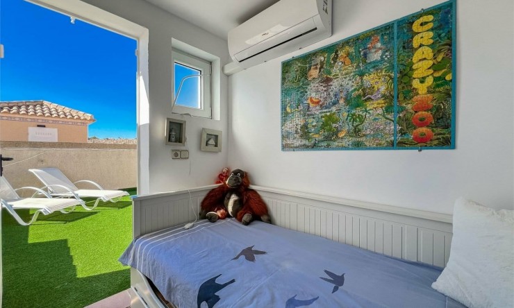 Resale - Villa -
ORIHUELA COSTA - VILLAMARTÍN