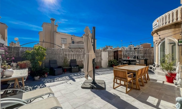 Resale - Villa -
ORIHUELA COSTA - VILLAMARTÍN
