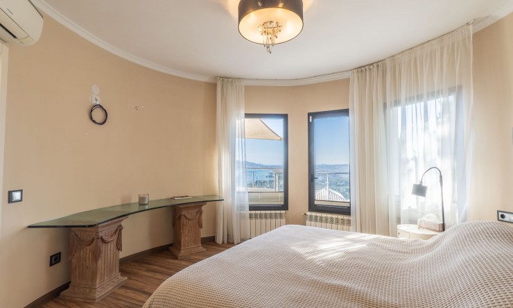 Reventa - Villa -
Altea