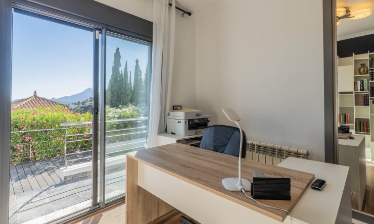 Reventa - Villa -
Altea