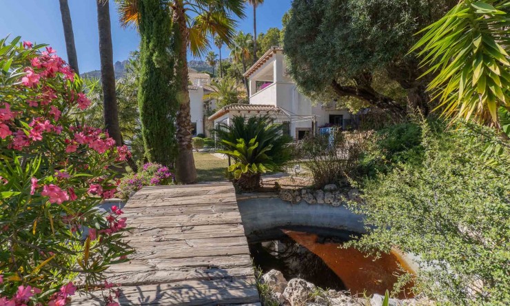 Reventa - Villa -
Altea