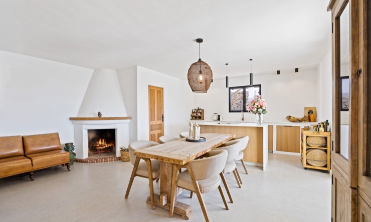 Resale - Villa -
Oliva - Oliva Pueblo
