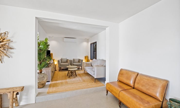 Resale - Villa -
Oliva - Oliva Pueblo