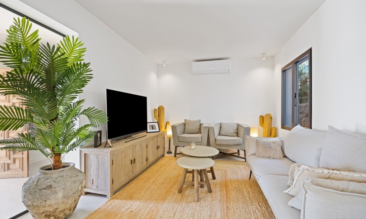 Resale - Villa -
Oliva - Oliva Pueblo
