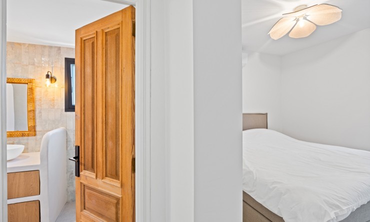 Resale - Villa -
Oliva - Oliva Pueblo