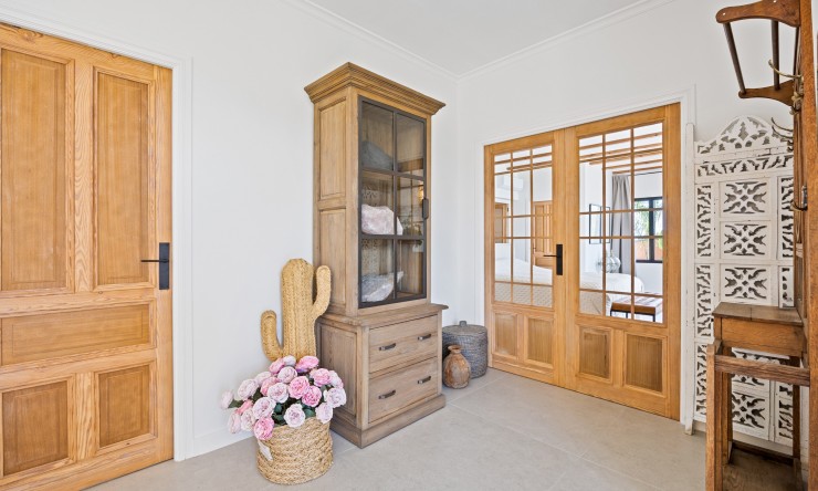 Resale - Villa -
Oliva - Oliva Pueblo