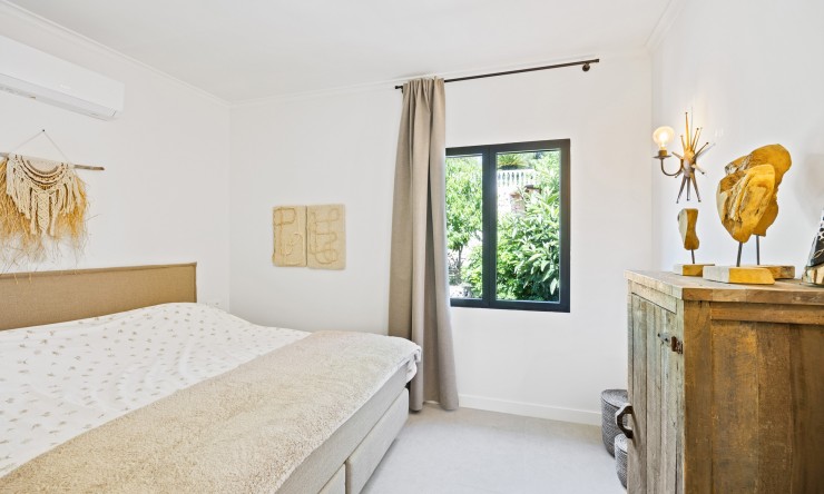 Resale - Villa -
Oliva - Oliva Pueblo