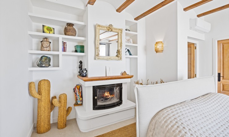 Resale - Villa -
Oliva - Oliva Pueblo
