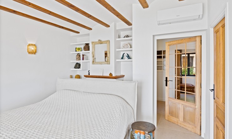 Resale - Villa -
Oliva - Oliva Pueblo