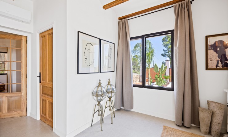 Resale - Villa -
Oliva - Oliva Pueblo
