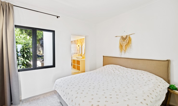 Resale - Villa -
Oliva - Oliva Pueblo