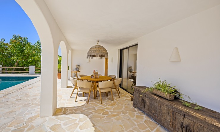 Resale - Villa -
Oliva - Oliva Pueblo
