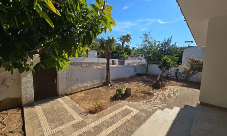 Resale - Villa -
Altea