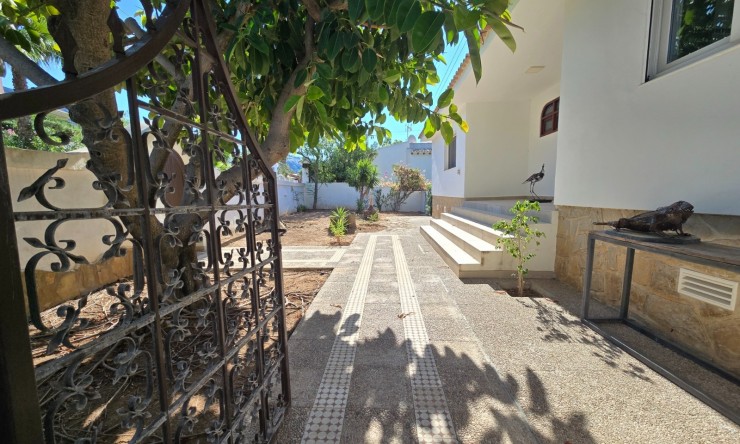 Resale - Villa -
Altea