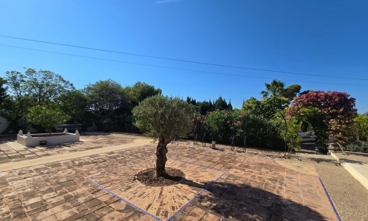 Resale - Villa -
Altea