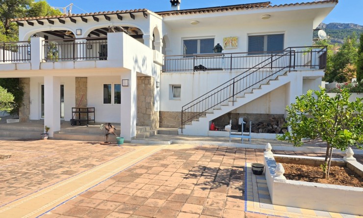 Resale - Villa -
Altea