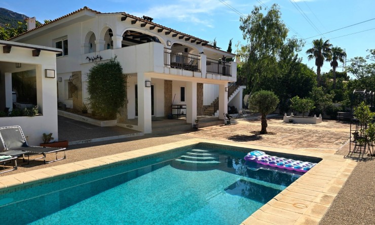Resale - Villa -
Altea