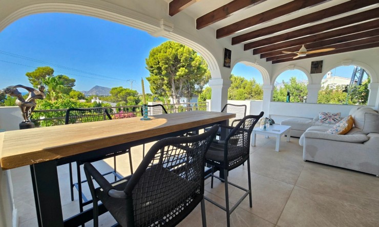 Resale - Villa -
Altea