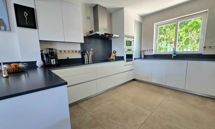 Resale - Villa -
Altea