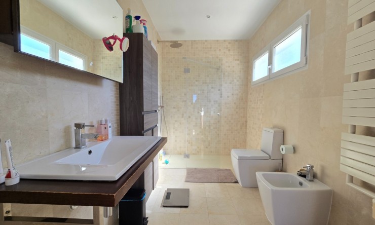 Resale - Villa -
Altea