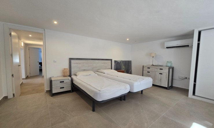 Resale - Villa -
Altea
