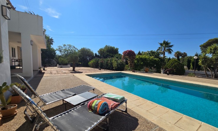Resale - Villa -
Altea